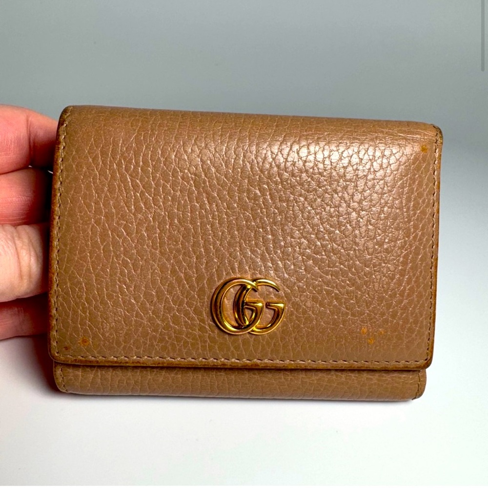 Gucci Marmont Wallet Calf Skin Pebble Leather Compact Snap Camel Tan Luxury